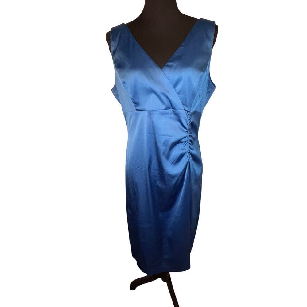 Donna Ricco women’s size 14 Double V
Sleeveless Couture Ruched Side Y2K Dress